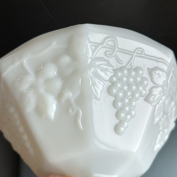 VTG 9” Milk Glass Footed Bowl Octagonal Shape Raised Grape & Leaf Pattern - Picture 2 of 6